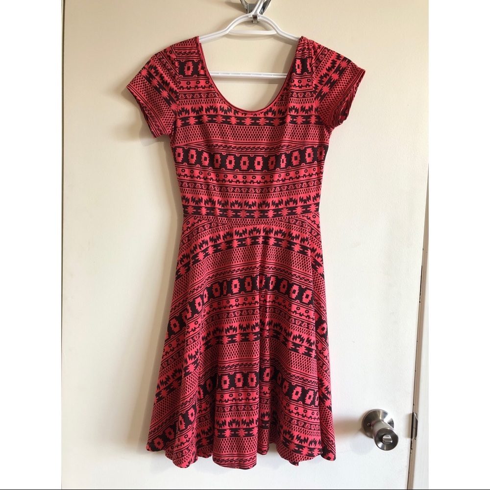 3/$30 ✨ Aztec Print Dress
